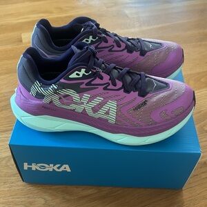 NWT HOKA Tekton X2 Trail running shoes - women’s size 6